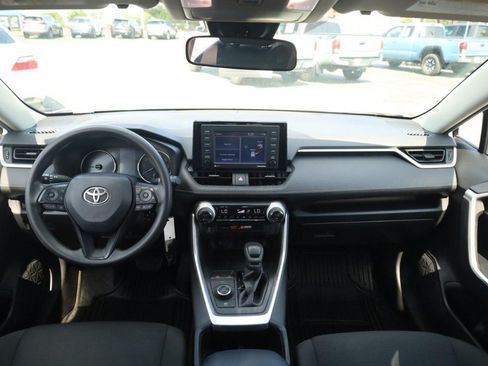 Used 2022 Toyota RAV4 LE AWD/4WD image 5
