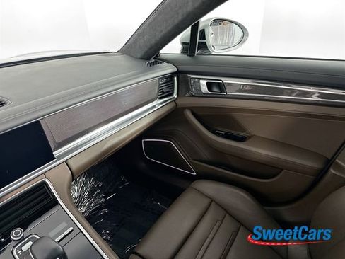 Used 2022 Porsche Panamera GTS image 34