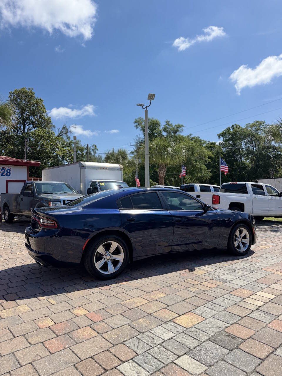 Used 2015 Dodge Charger SXT RWD image 5