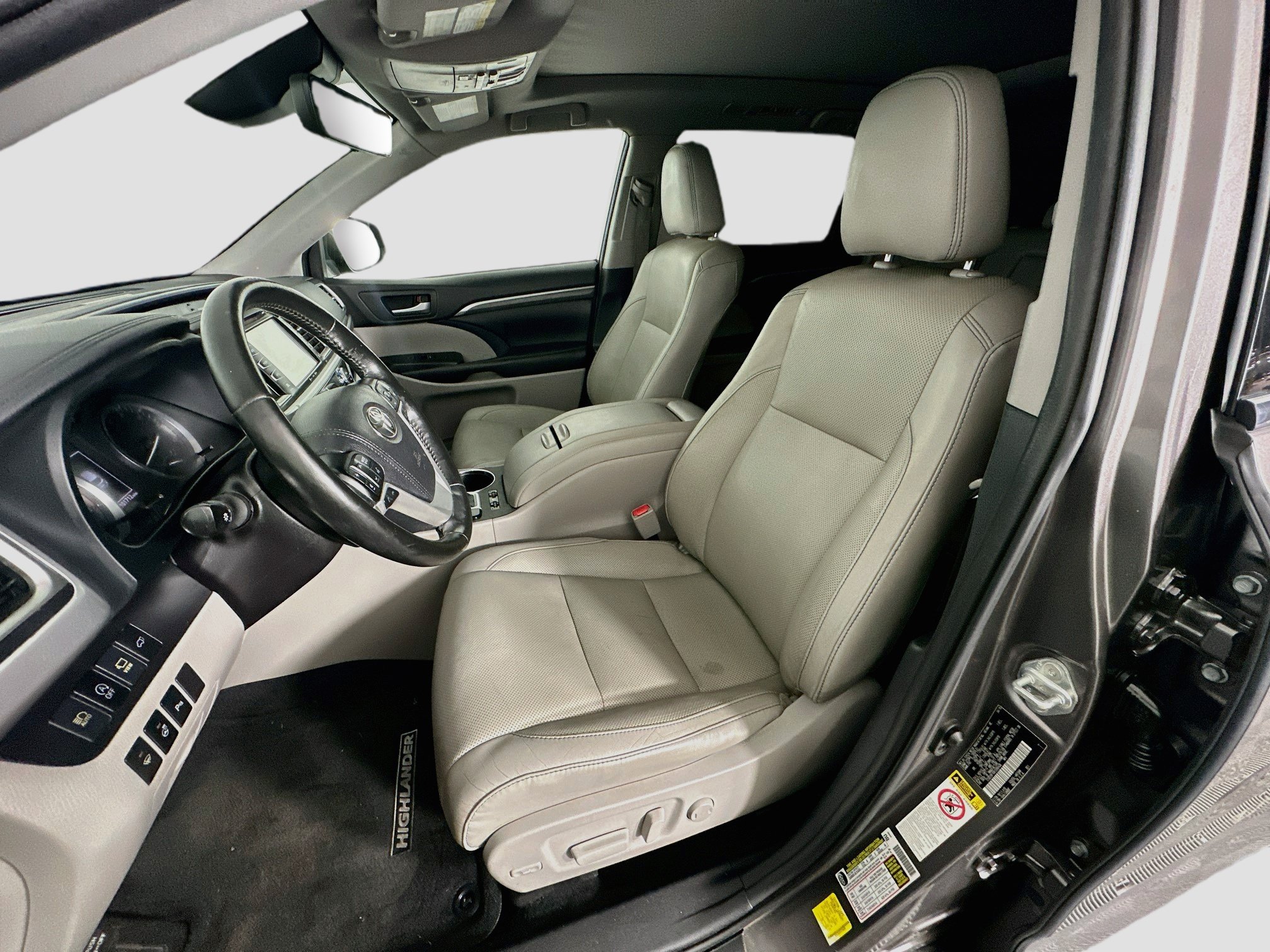 Used 2019 Toyota Highlander Limited Platinum w/ Carpet Mat Package (TMS) AWD/4WD image 13