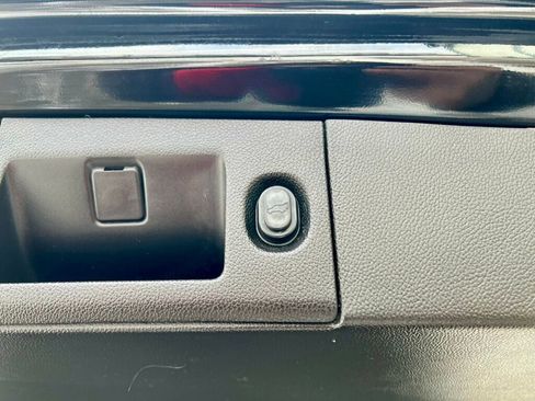 Used 2015 Cadillac Escalade Premium image 9