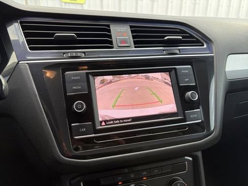 Used 2018 Volkswagen Tiguan S image 11