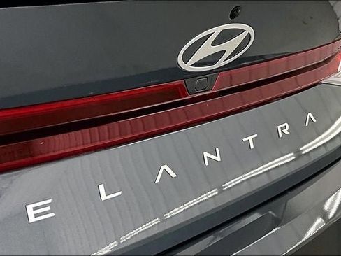 Certified 2025 Hyundai Elantra Sport FWD image 17