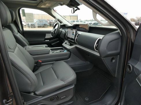 New 2025 Ford Expedition Max Active image 12