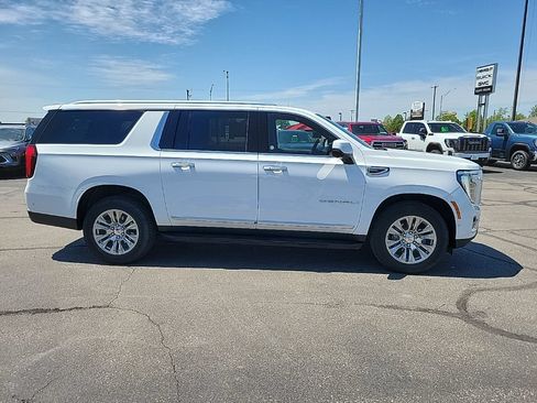Used 2025 GMC Yukon XL Denali AWD/4WD image 4
