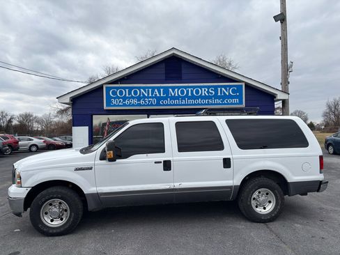 Used 2005 Ford Excursion XLT image 1