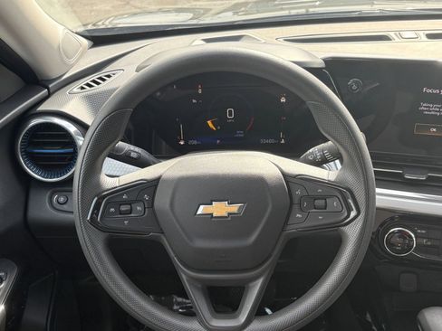 Used 2025 Chevrolet Trax LT image 33