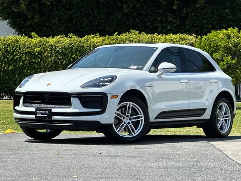 Certified 2025 Porsche Macan AWD/4WD image 1