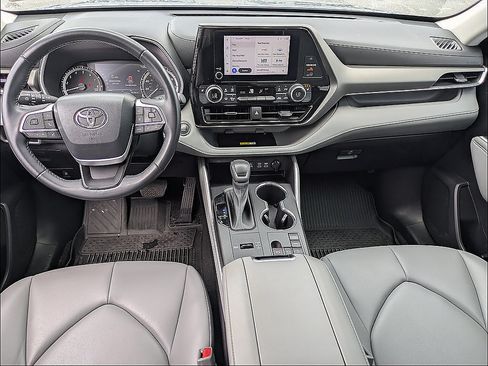 Used 2023 Toyota Highlander XLE FWD image 19