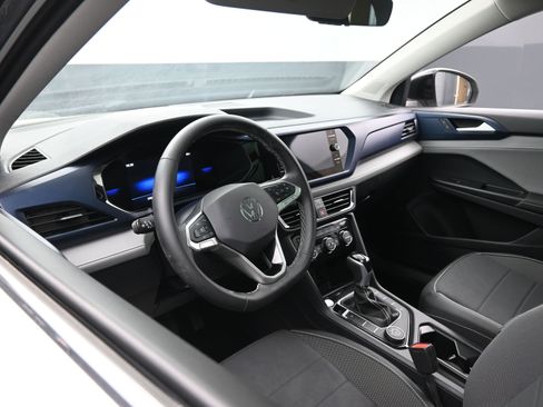 Used 2024 Volkswagen Taos SE w/ Panoramic Sunroof Package image 17