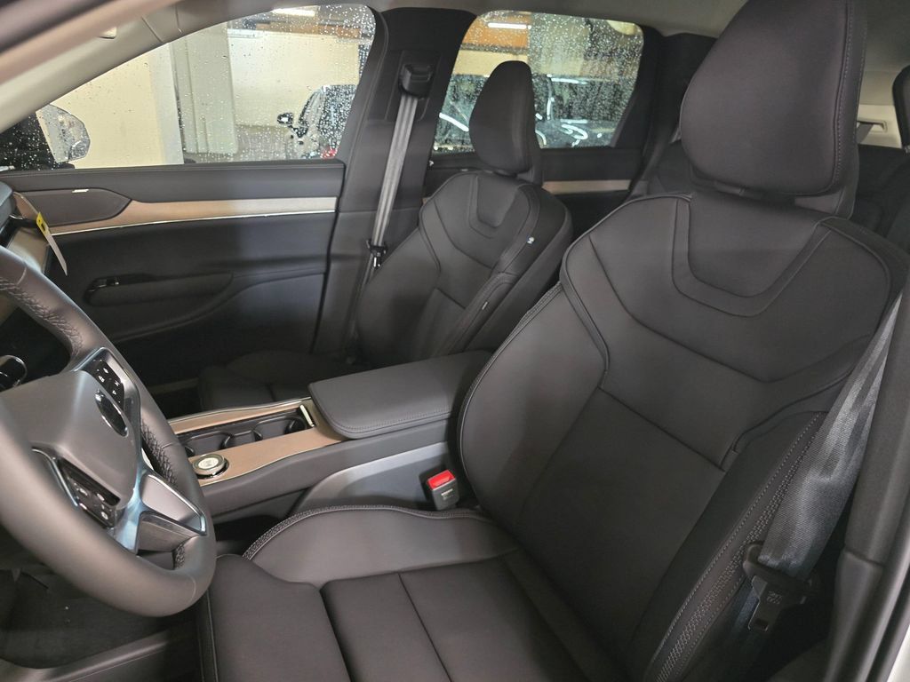 Used 2025 Volvo EX90 Plus AWD/4WD image 22