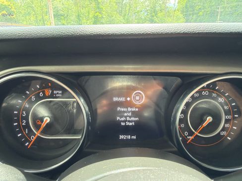 Used 2021 Jeep Gladiator Sport AWD/4WD image 17