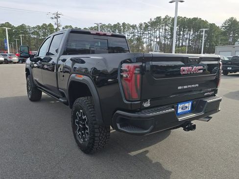Used 2025 GMC Sierra 2500 AT4X image 3