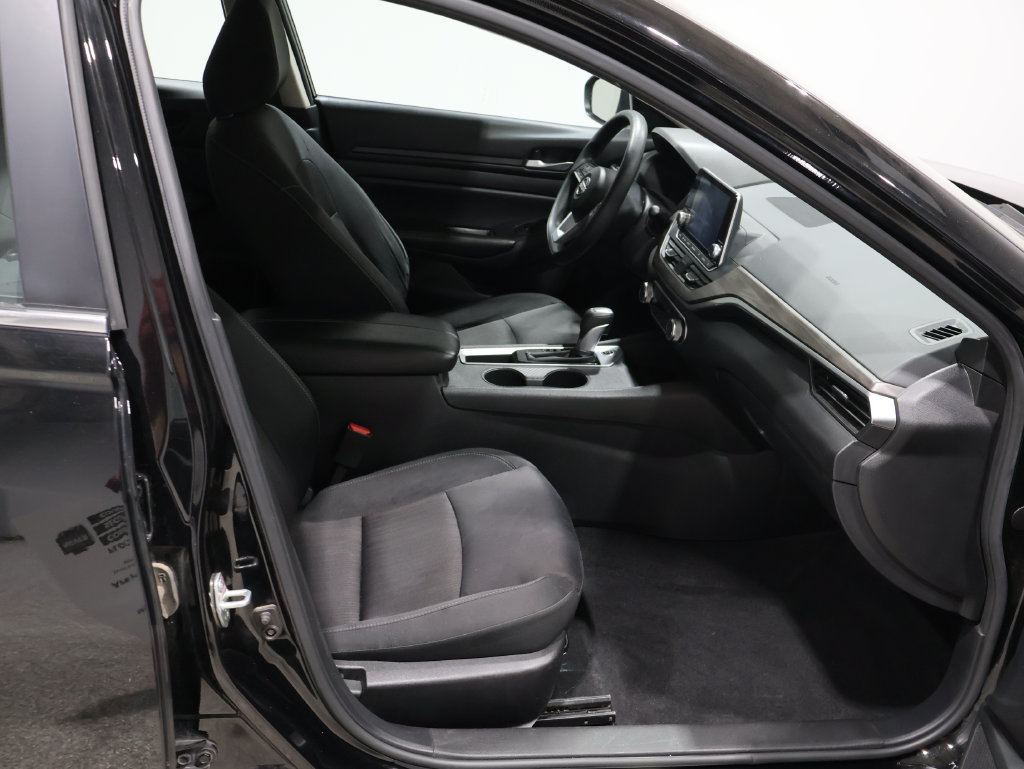 Used 2025 Nissan Altima 2.5 SV FWD image 23