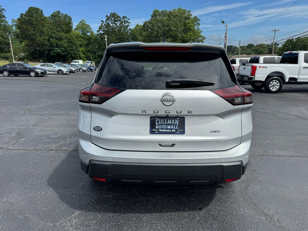 Used 2024 Nissan Rogue S AWD/4WD image 7