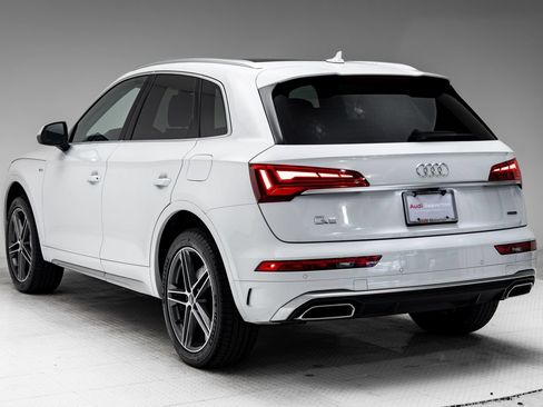 Used 2023 Audi Q5 e Premium w/ Convenience Package AWD/4WD image 3