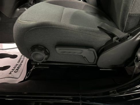 Used 2025 Jeep Wrangler Unlimited Sport AWD/4WD image 13