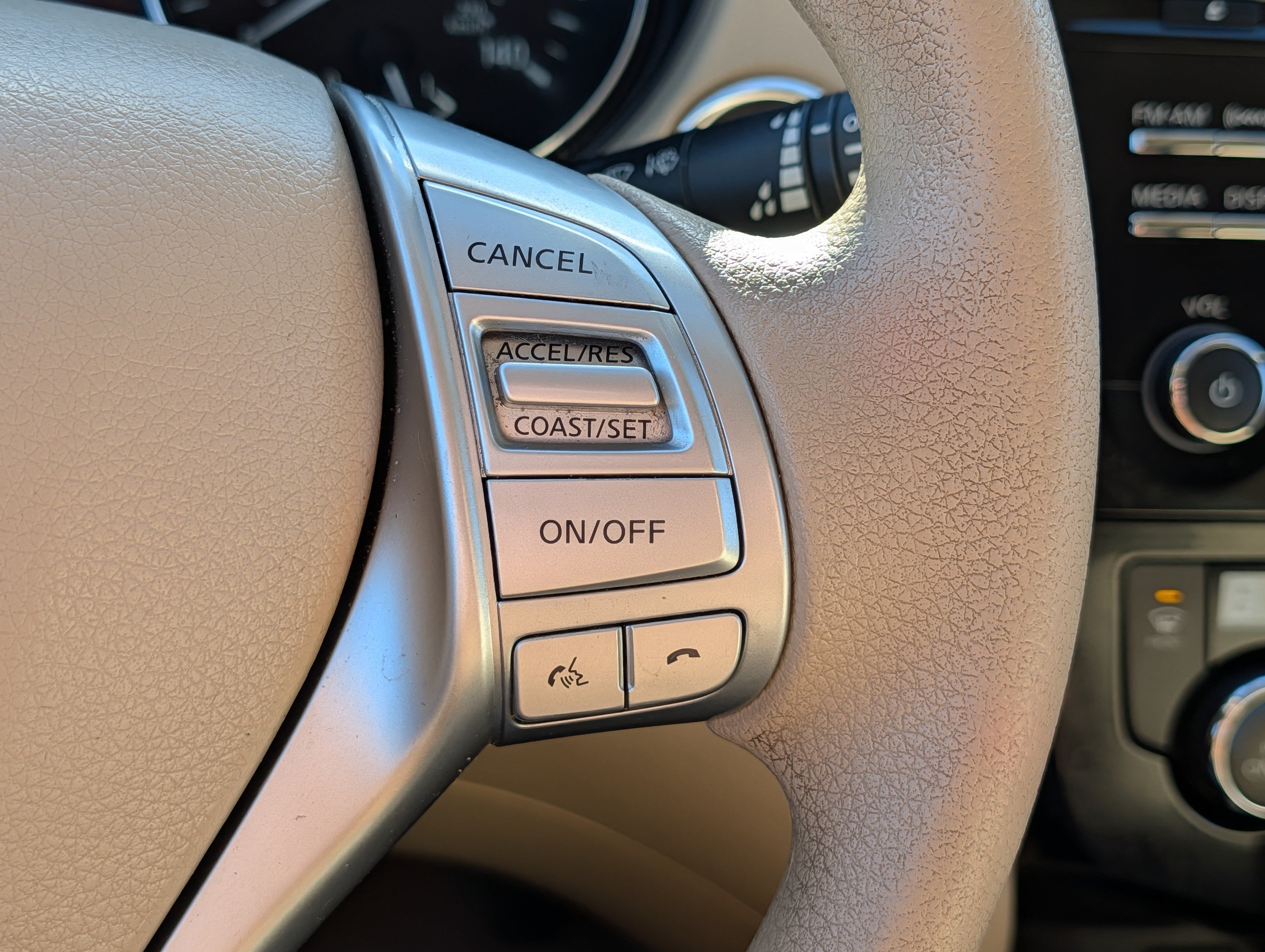 Used 2014 Nissan Rogue SV AWD/4WD image 29