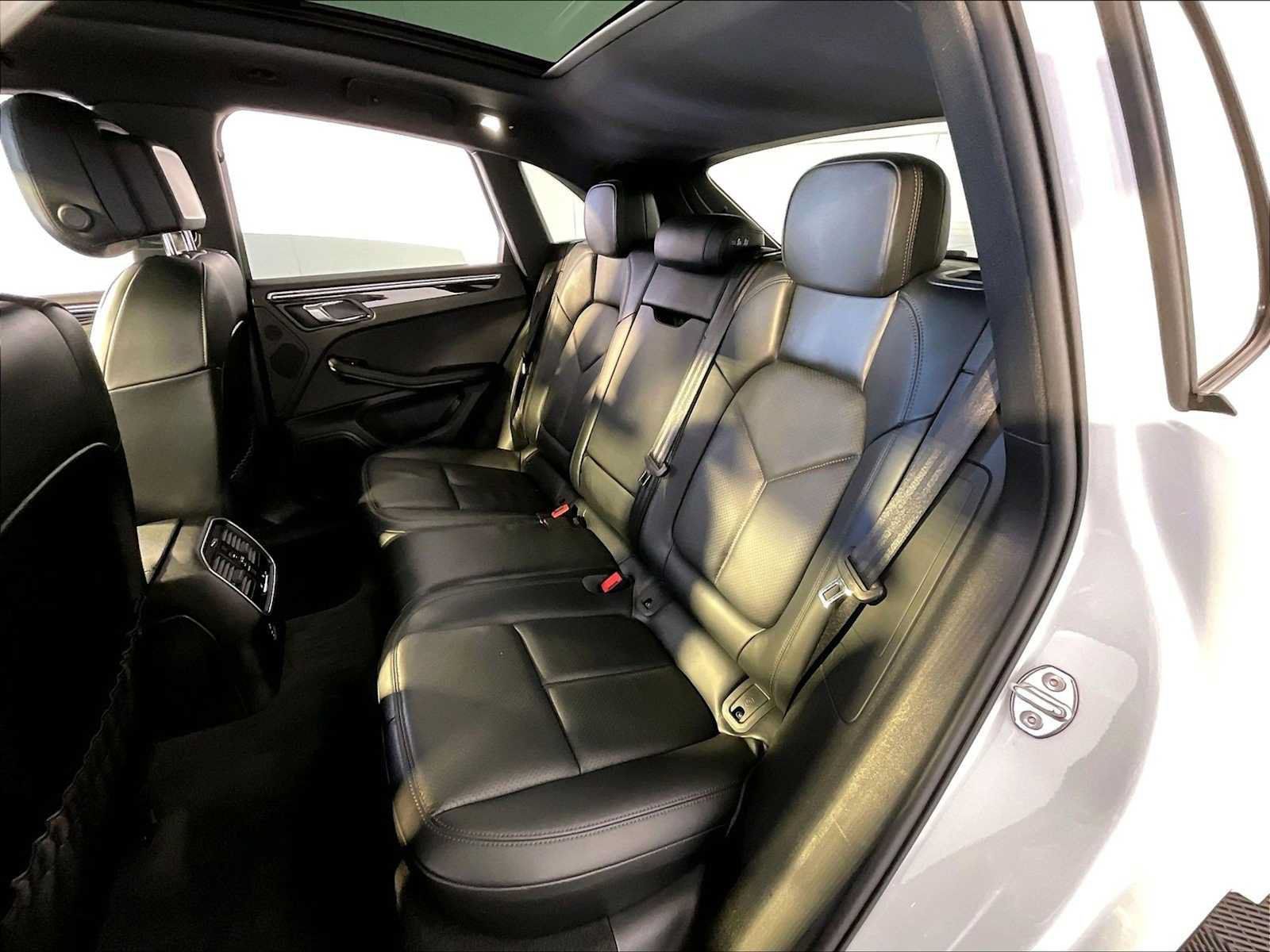 Certified 2023 Porsche Macan AWD/4WD image 24