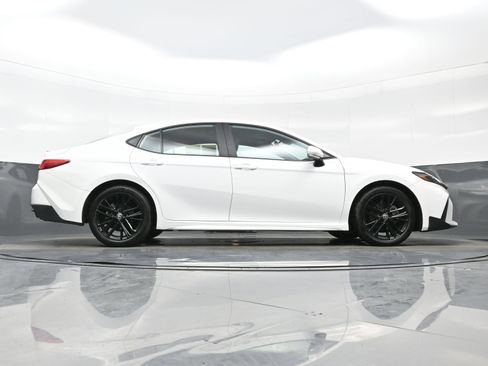 Used 2025 Toyota Camry SE image 32