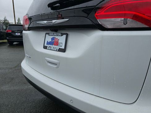 New 2026 Chrysler Voyager LX FWD image 17