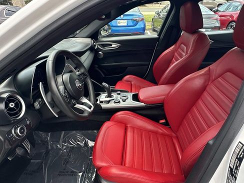 Used 2024 Alfa Romeo Giulia Veloce AWD/4WD image 17