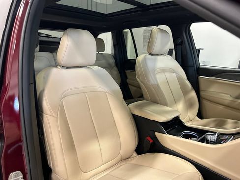 Used 2024 Jeep Grand Cherokee Limited w/ Luxury Tech Group II AWD/4WD image 36
