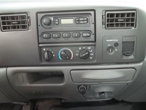 Used 2004 Ford F450 XL image 9