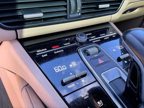 Used 2019 Porsche Cayenne image 33