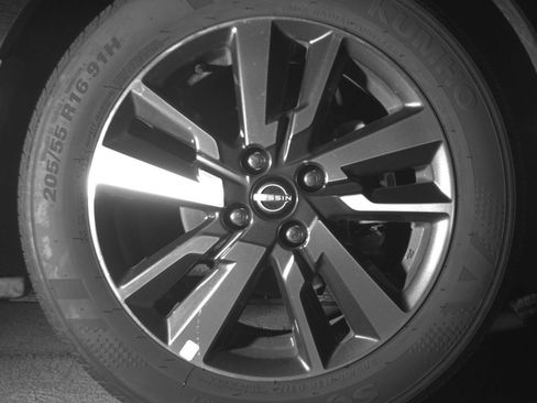 Used 2025 Nissan Versa SV FWD image 16