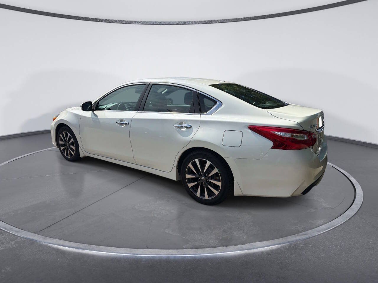 Used 2017 Nissan Altima 2.5 SL FWD image 3
