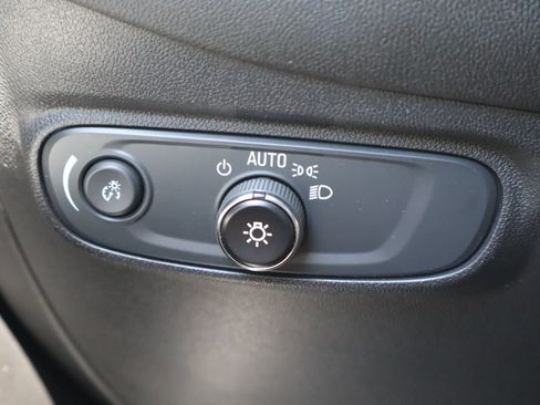 Used 2024 Chevrolet Equinox LS FWD image 20