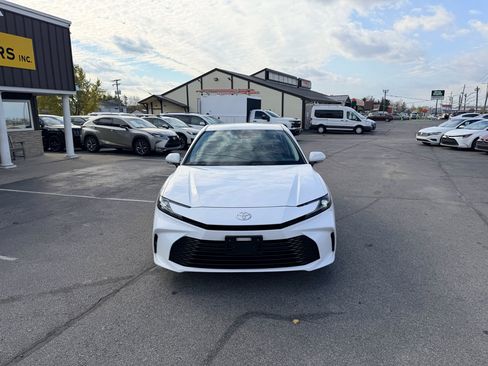 Used 2025 Toyota Camry LE image 3