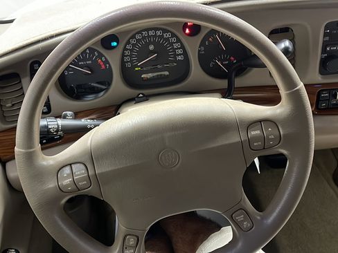Used 2002 Buick Le Sabre Custom w/ Luxury Pkg FWD image 4