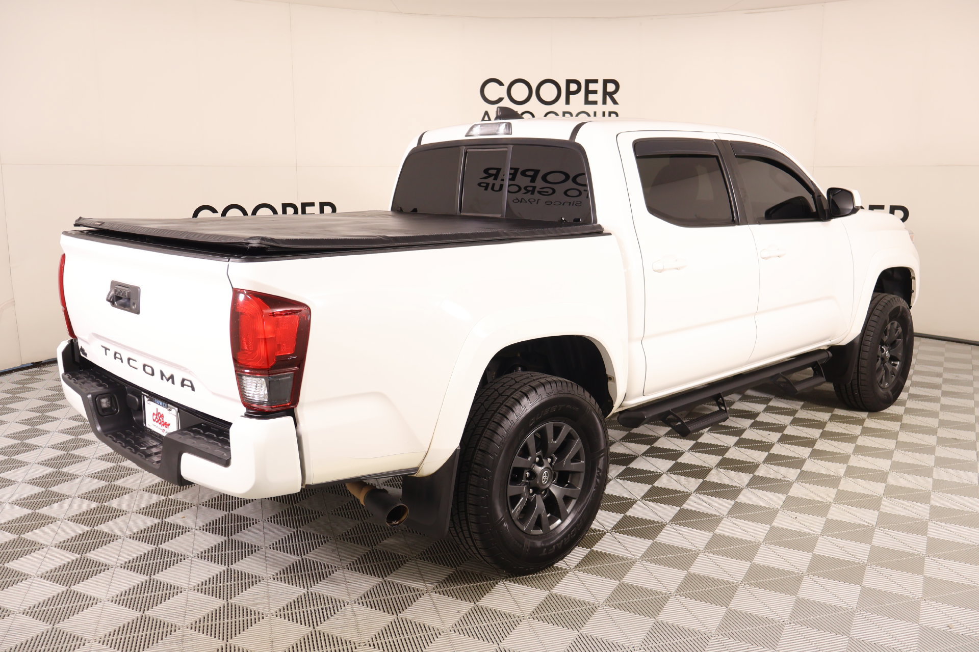 Used 2022 Toyota Tacoma SR5 w/ SR5 Appearance Package (SM) RWD image 19