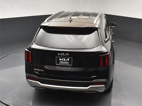 Certified 2025 Kia Sorento S image 48