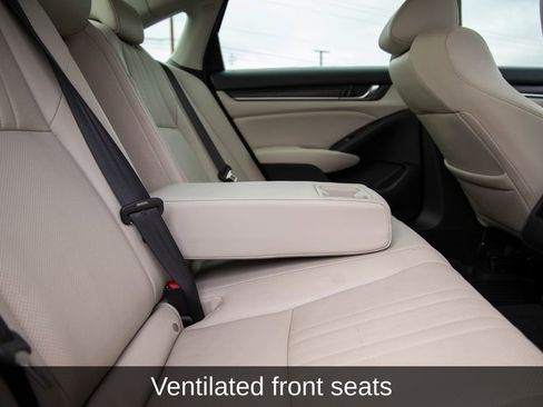 Used 2018 Honda Accord Touring image 16