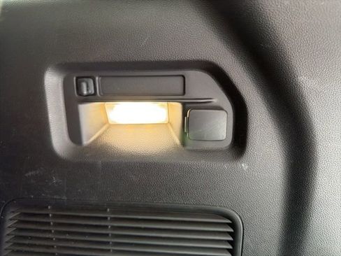 Used 2022 Ford Explorer XLT w/ Equipment Group 202A image 12