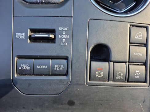 Used 2023 Toyota Highlander XLE AWD/4WD image 33