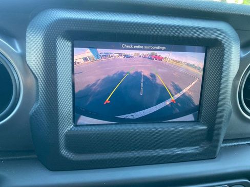 Used 2019 Jeep Wrangler Unlimited Sport S AWD/4WD image 11