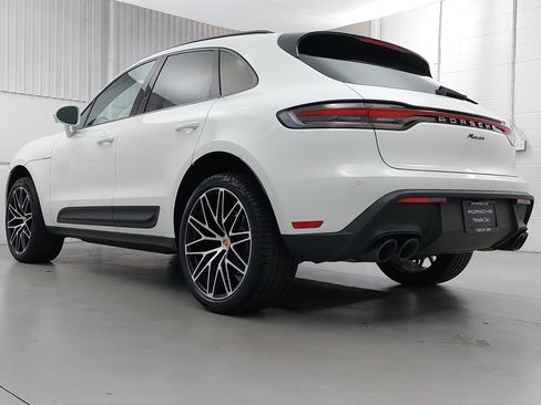 Certified 2026 Porsche Macan AWD/4WD image 3