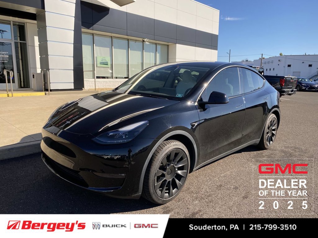 Used 2023 Tesla Model Y Long Range AWD/4WD image 1