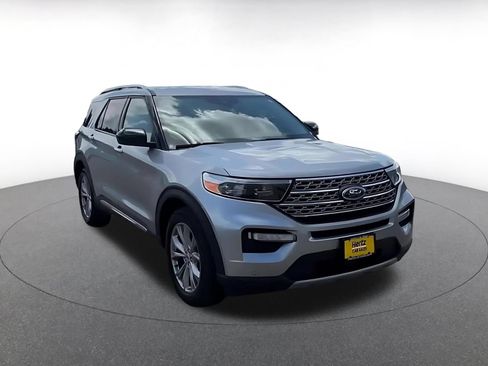 Used 2024 Ford Explorer Limited RWD image 3