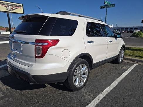 Used 2013 Ford Explorer XLT FWD image 3