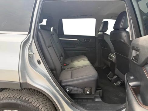 Used 2017 Toyota Highlander Plus w/ Carpet Mat Package image 31
