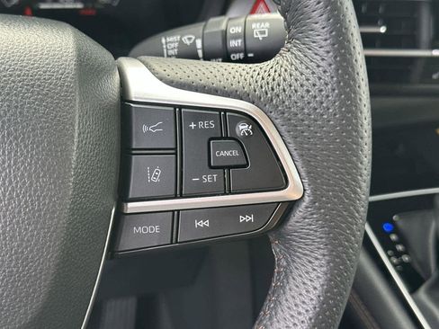 Used 2025 Toyota Sienna Limited image 25