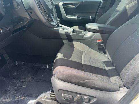 Used 2023 Toyota RAV4 SE w/ Convenience Package AWD/4WD image 5