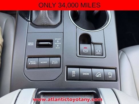 Used 2021 Toyota Highlander XLE AWD/4WD image 27