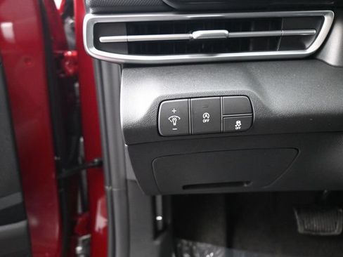 Used 2026 Hyundai Elantra SE FWD image 17