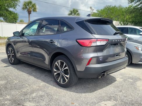 Used 2022 Ford Escape SE w/ SE Sport Appearance Package image 8